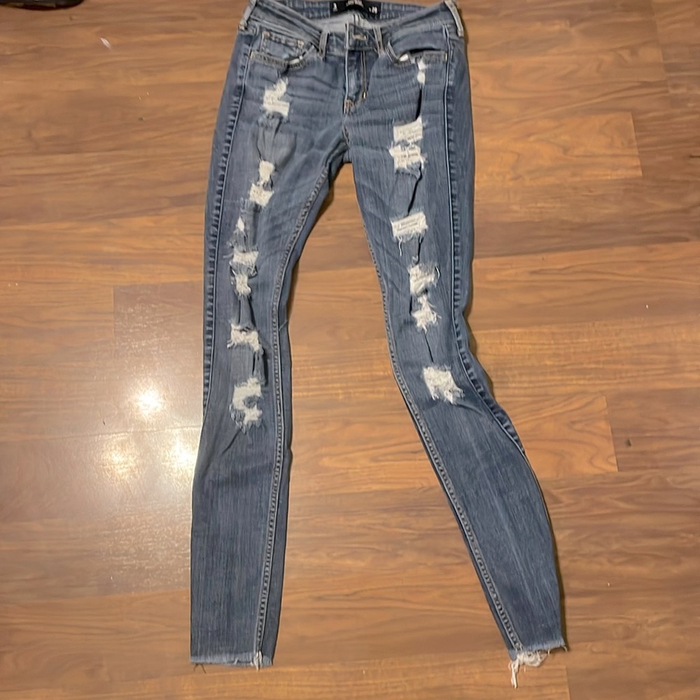 Hollister (super) skinny jeans.